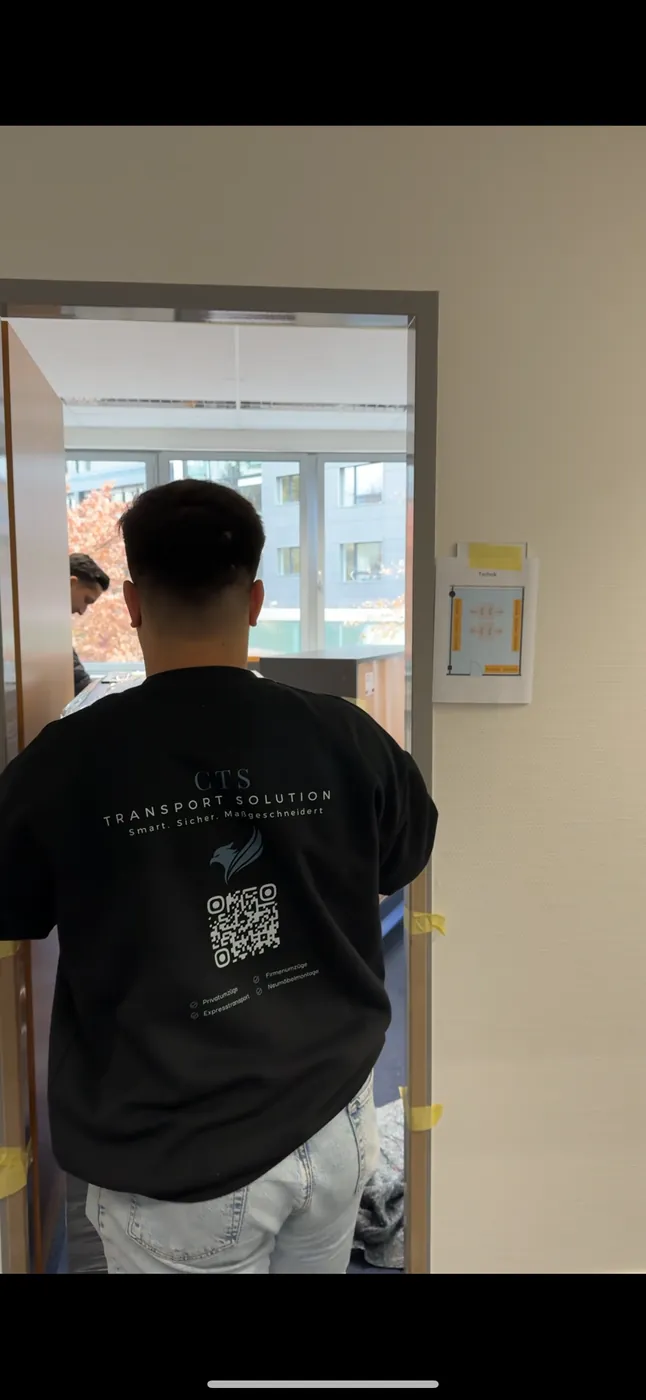 Mitarbeiter der CTS Logistik & Services GmbH im Einsatz